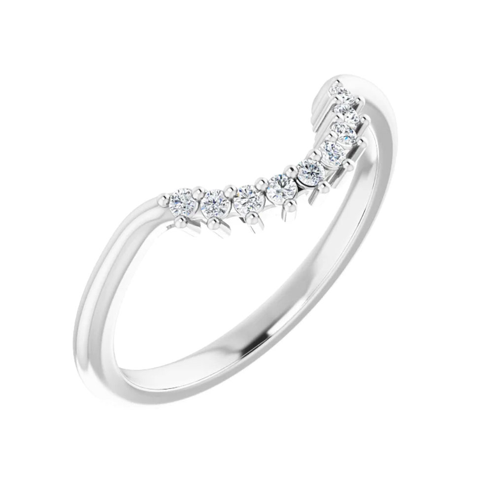 Detail meets design in this matching bridal band, the perfect counterpart to your 1 carat diamond halo ring.