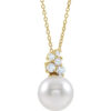 The epitome of sophistication: A 14k gold necklace graced with a lustrous pearl and radiant diamonds.