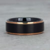 Close-up of our black tungsten gold band's grooved edge, highlighting the textural contrast and precise craftsmanship.